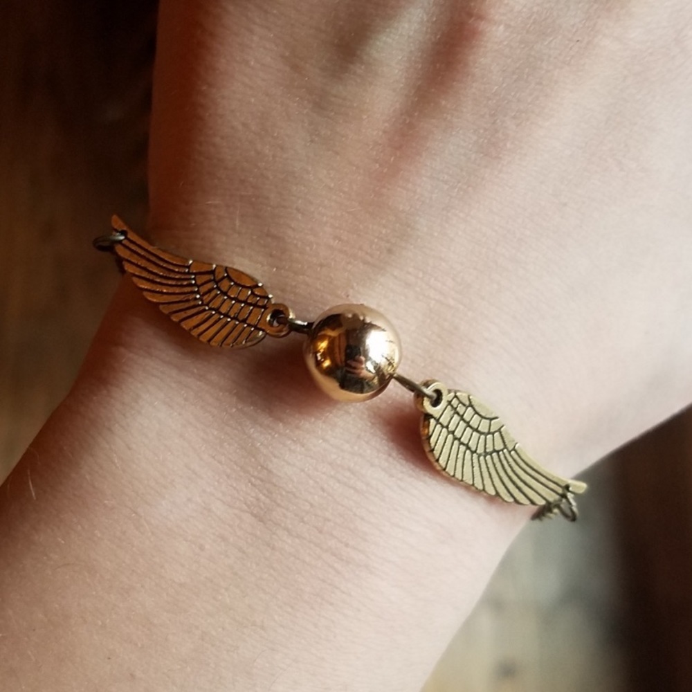 NEW Harry Potter Golden Snitch Wing Bracelet Bronze Chain Lobster Clasp - Picture 3 of 5